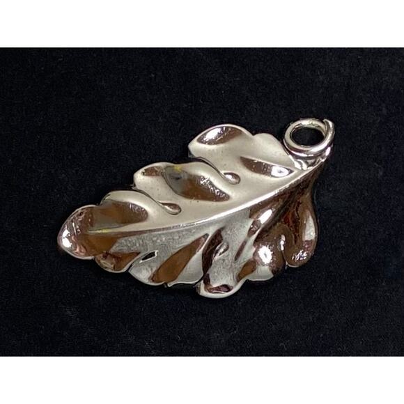 Vintage Old Crest Sterling Silver Oak Leaf Brooch Pin Pendant Textured Fall - Picture 1 of 11